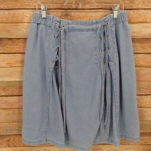 The Pyramid Collection Criss-Cross Tie Front Jean Skort M